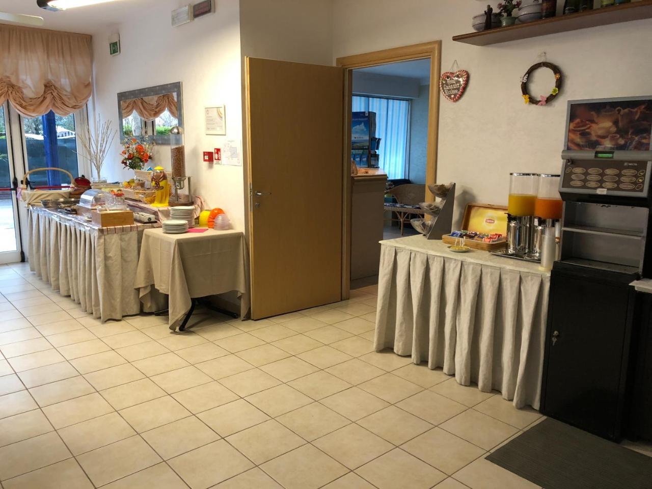 Hotel Canasta ريتشوني المظهر الخارجي الصورة